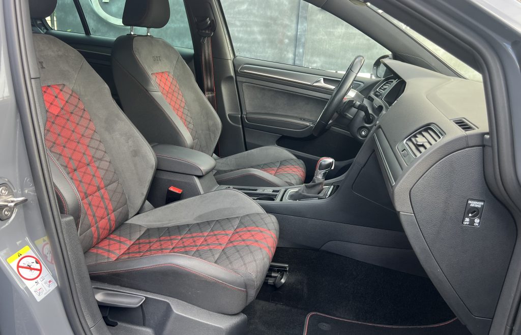 VW Golf VII GTI TCR