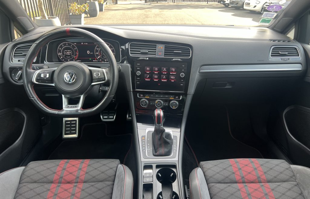 VW Golf VII GTI TCR